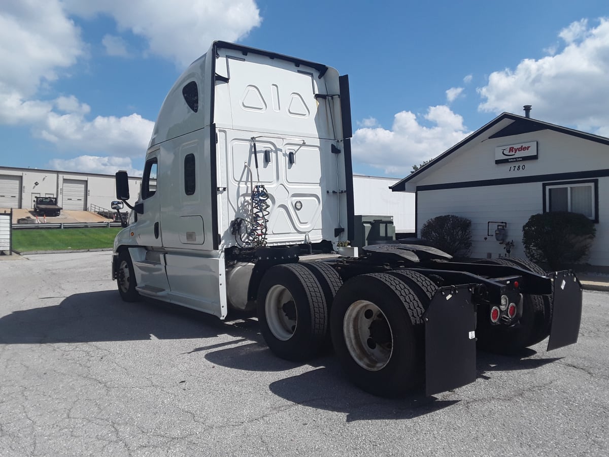 2018 Freightliner Cascadia in O'fallon, MO — photo 6