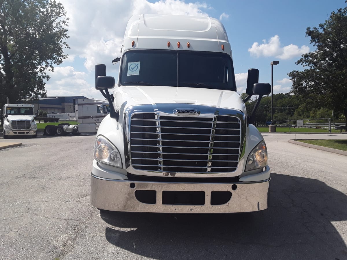 2018 Freightliner Cascadia in O'fallon, MO — photo 2
