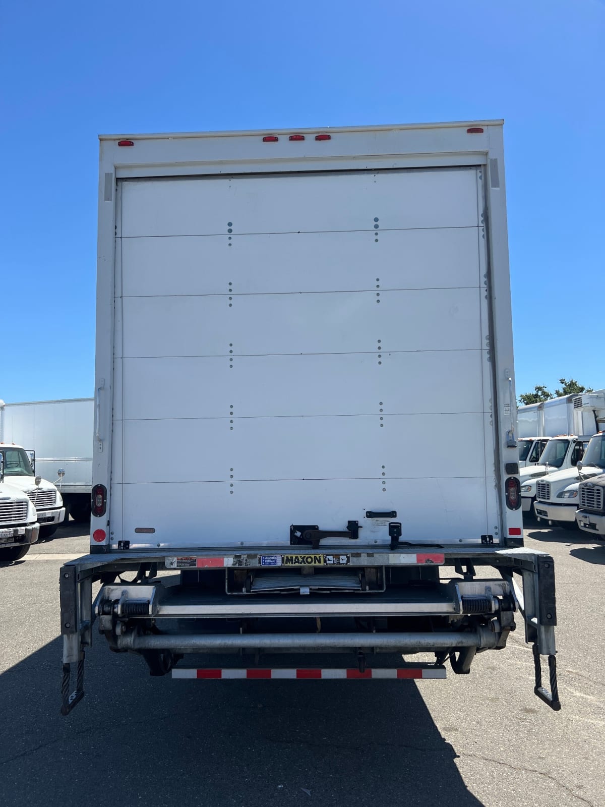 2018 Freightliner/Mercedes M2 106 760420