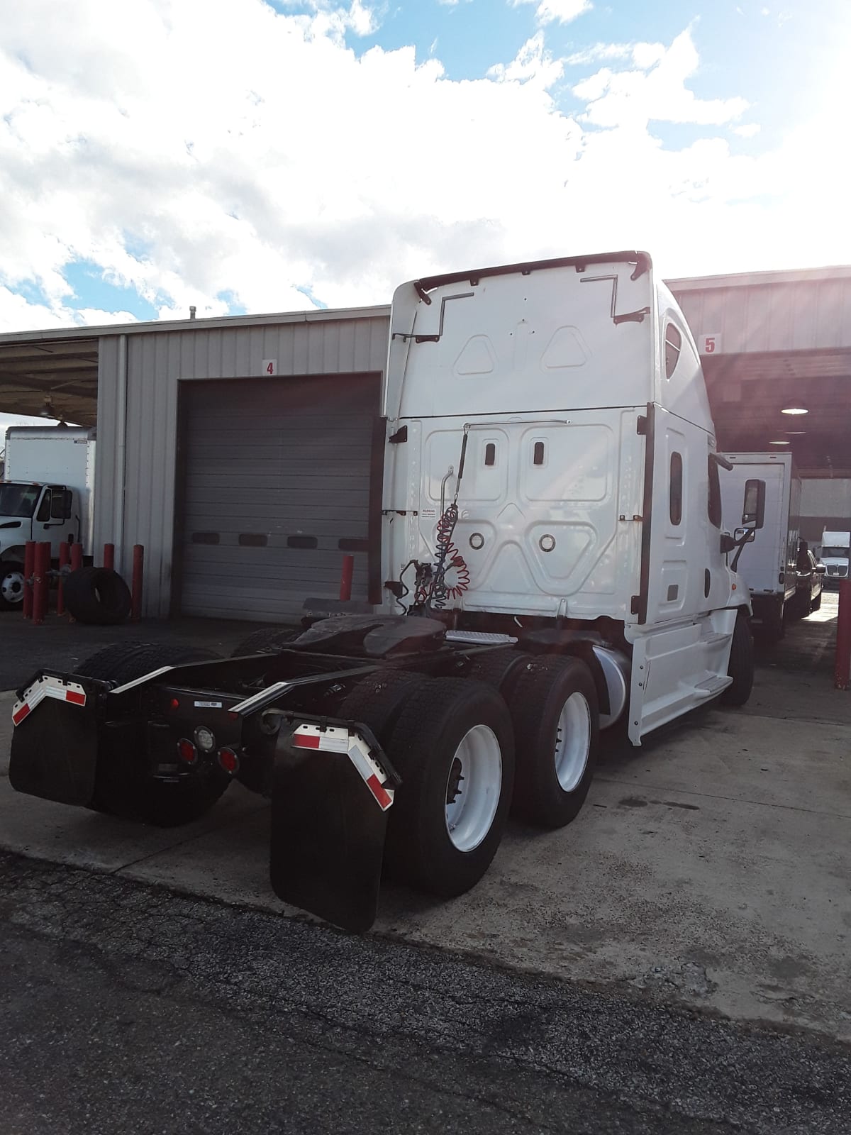 2018 Freightliner/Mercedes CASCADIA 125 760680