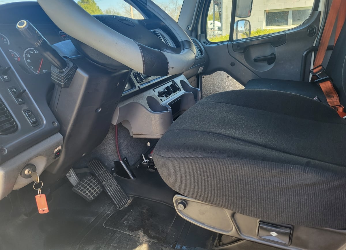 2018 Freightliner/Mercedes M2 106 760812