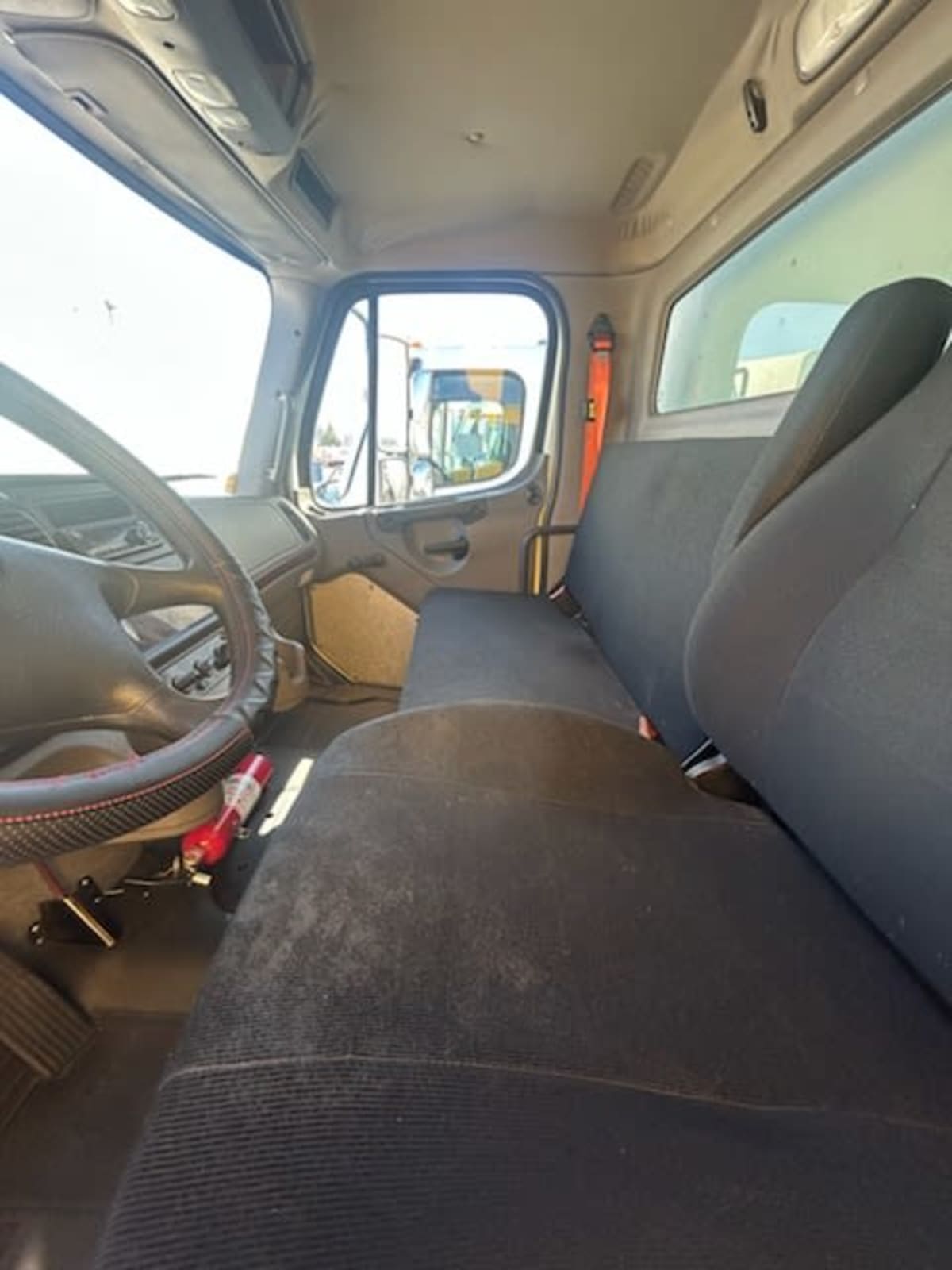 2018 Freightliner/Mercedes M2 106 761927