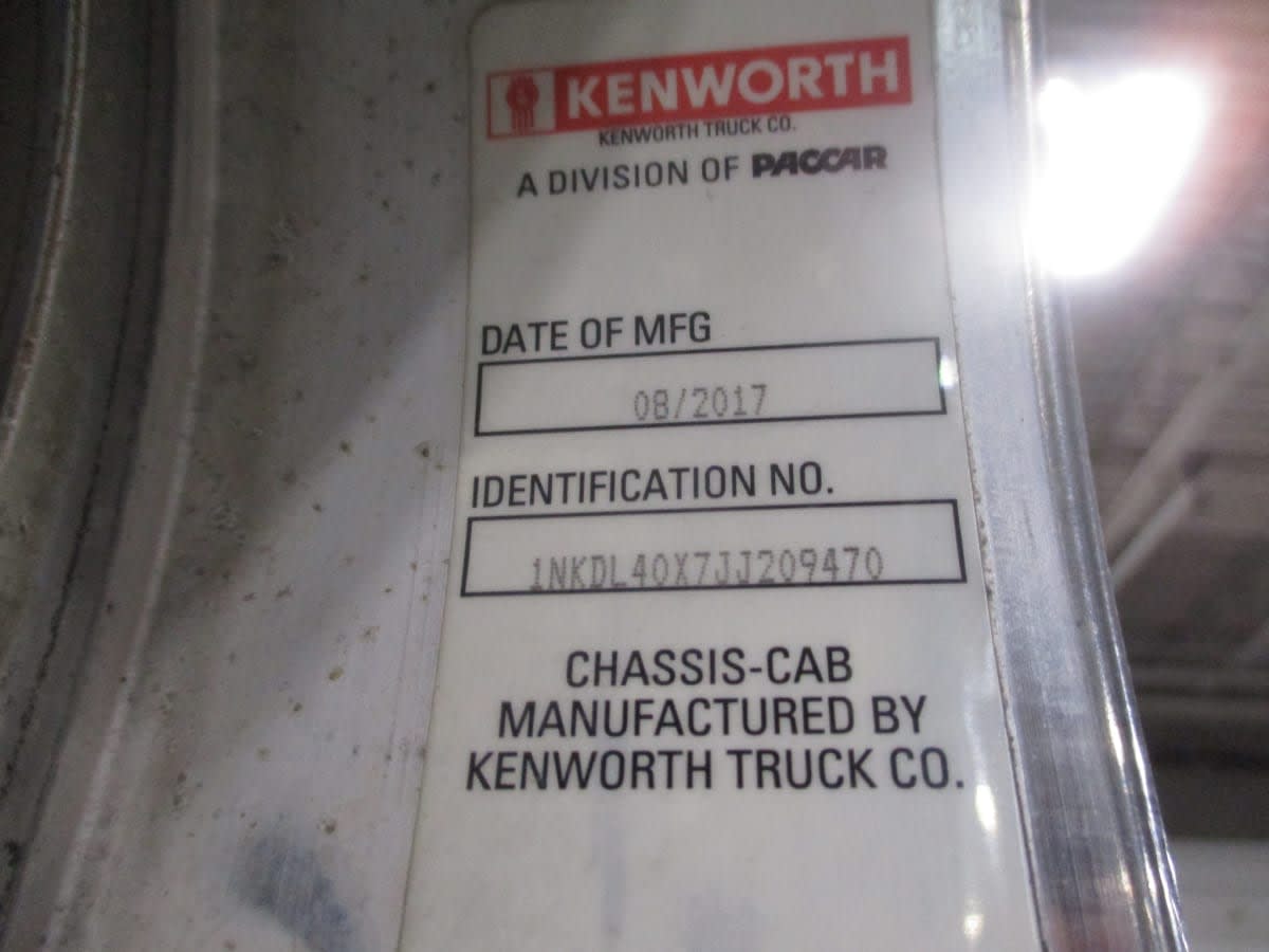 2018 Kenworth T800 - image 13