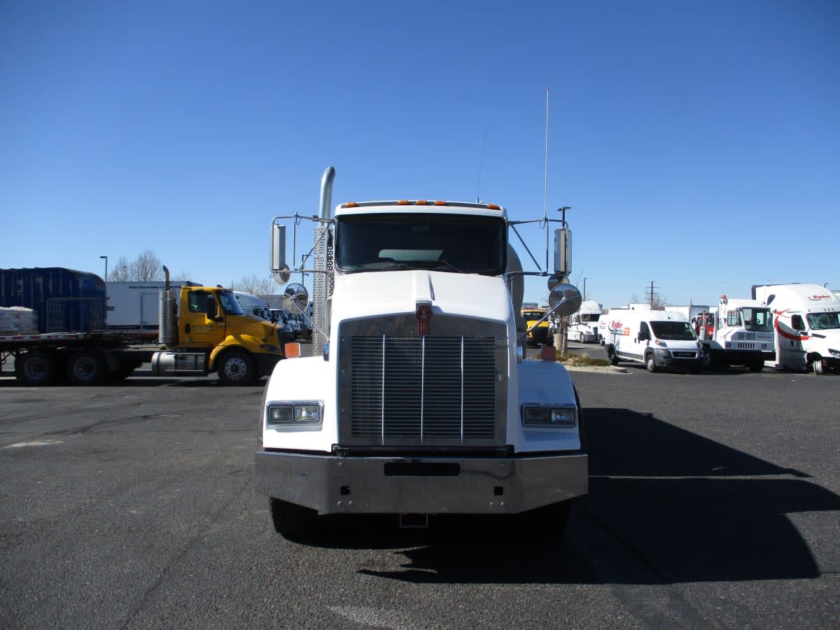 2018 Kenworth T800 - image 2