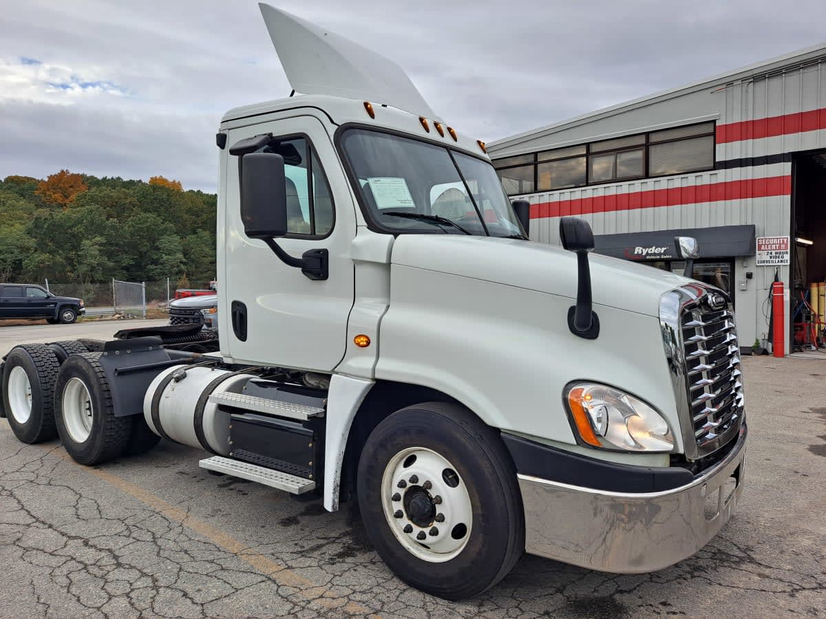 2018 Freightliner Cascadia in Salisbury, MA — photo 3