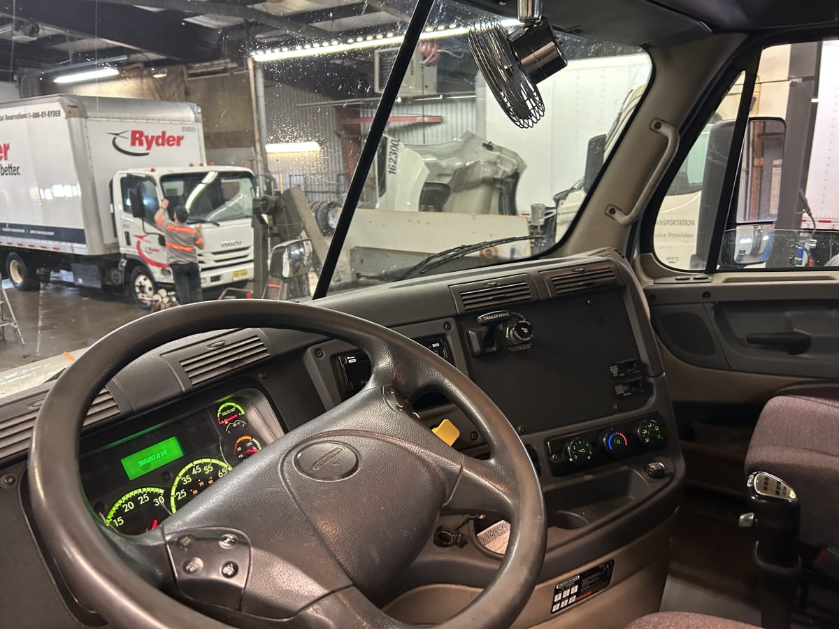 2018 Freightliner - image 6