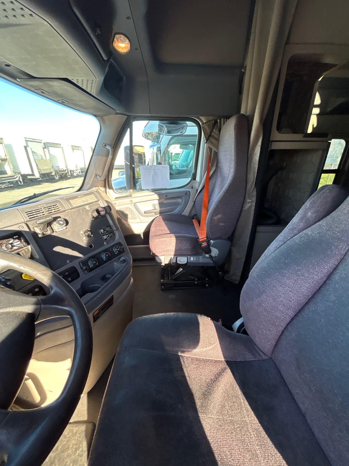 2018 Freightliner - image 7