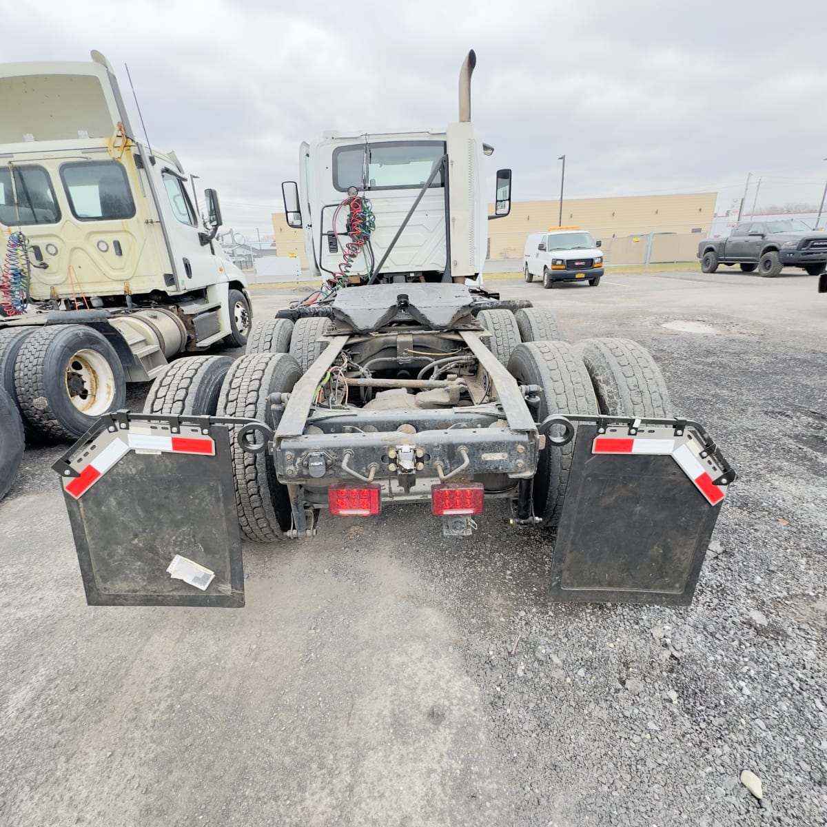 2018 Navistar International LT625 DAYCAB T/A 764591