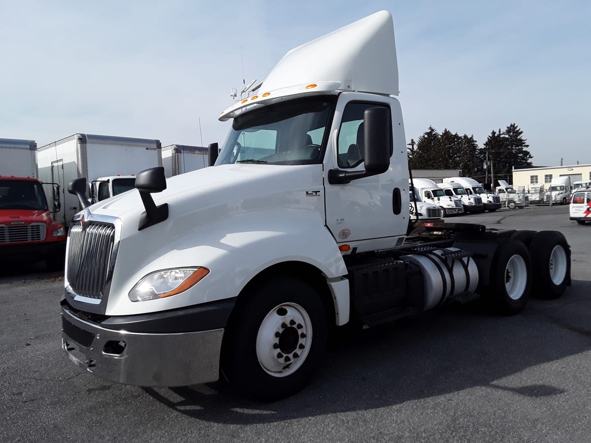 2018 Navistar International LT625 DAYCAB T/A 764624