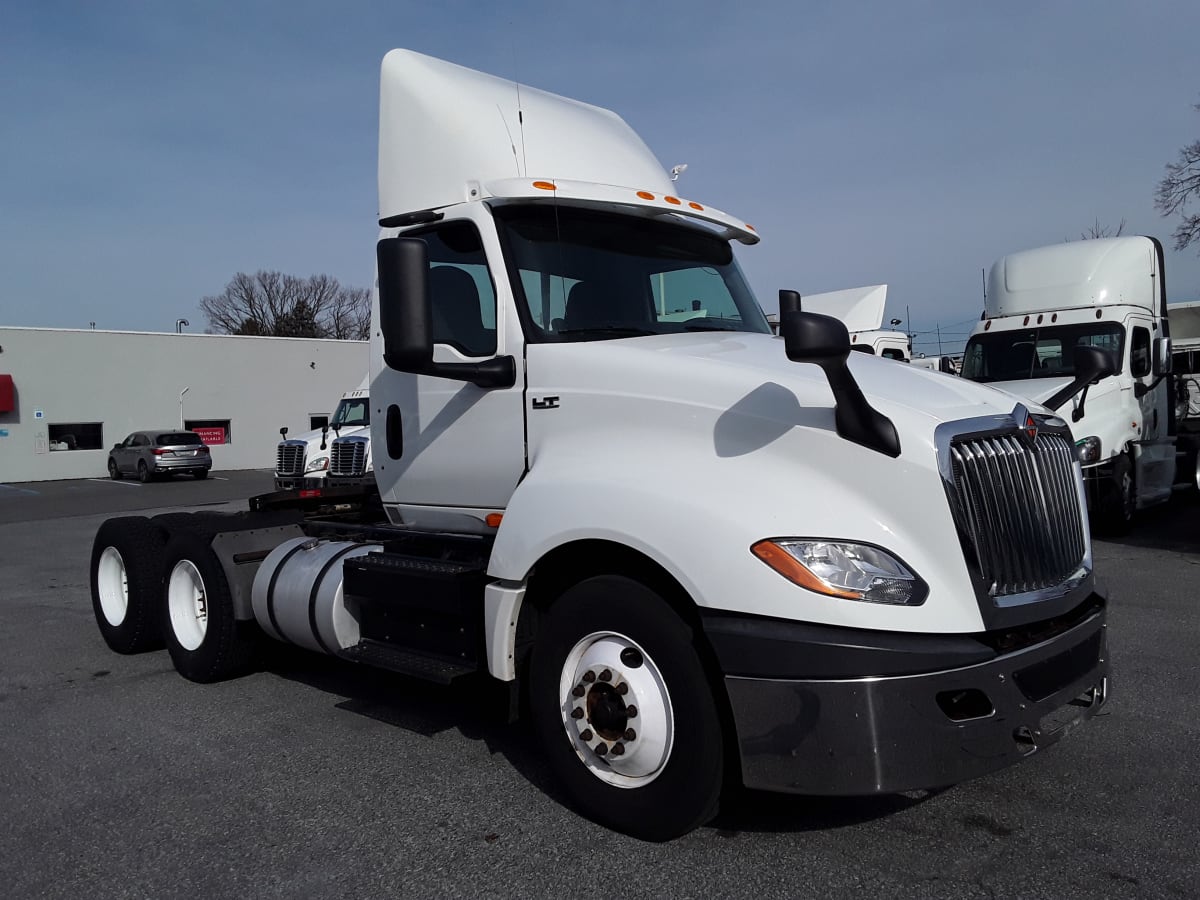 2018 Navistar International LT625 DAYCAB T/A 764624