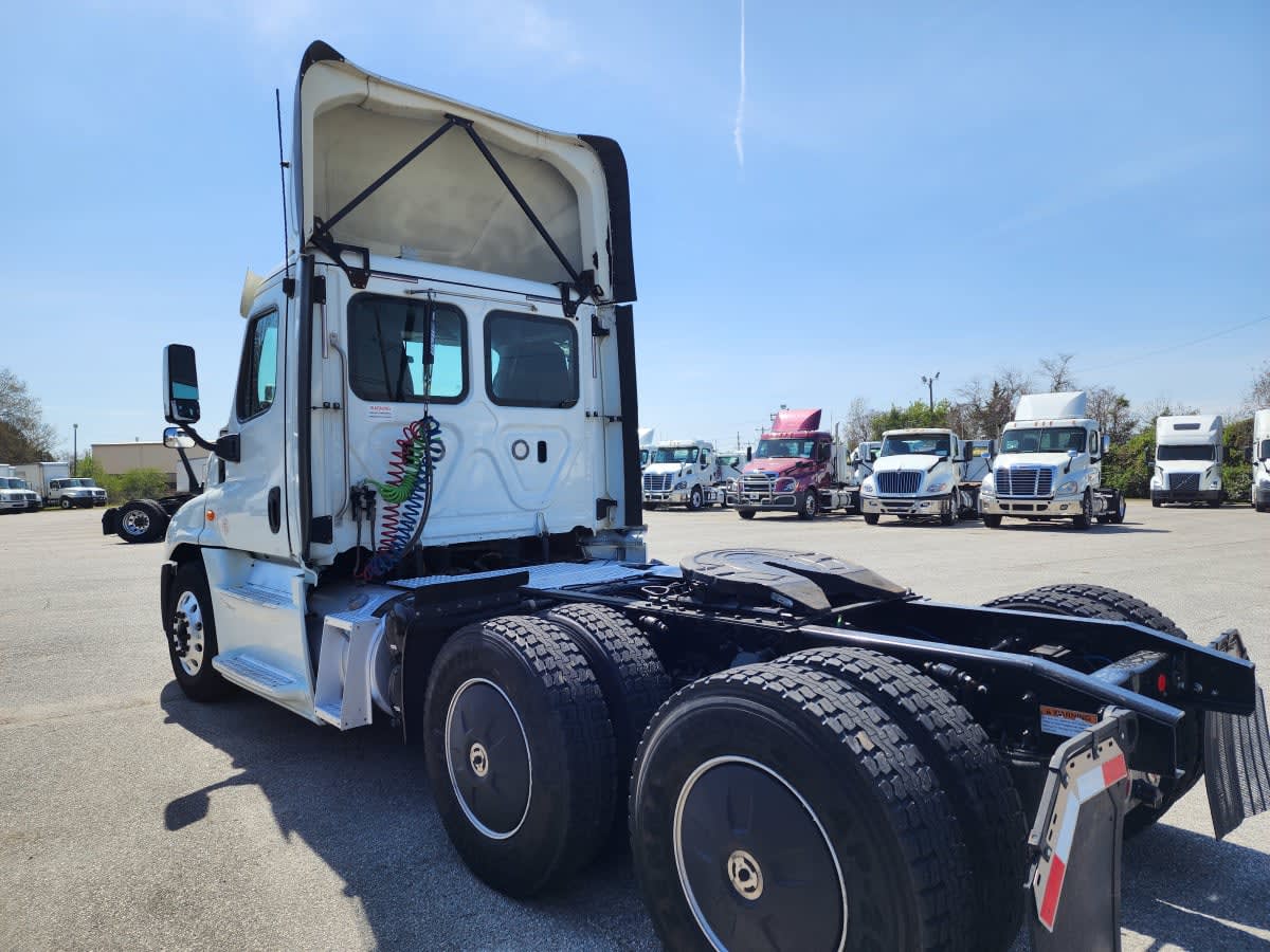 2018 Freightliner - image 5