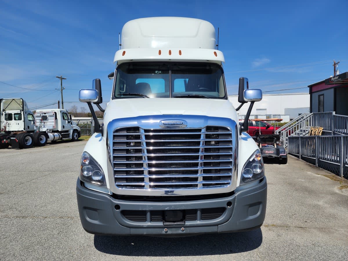 2018 Freightliner - image 2