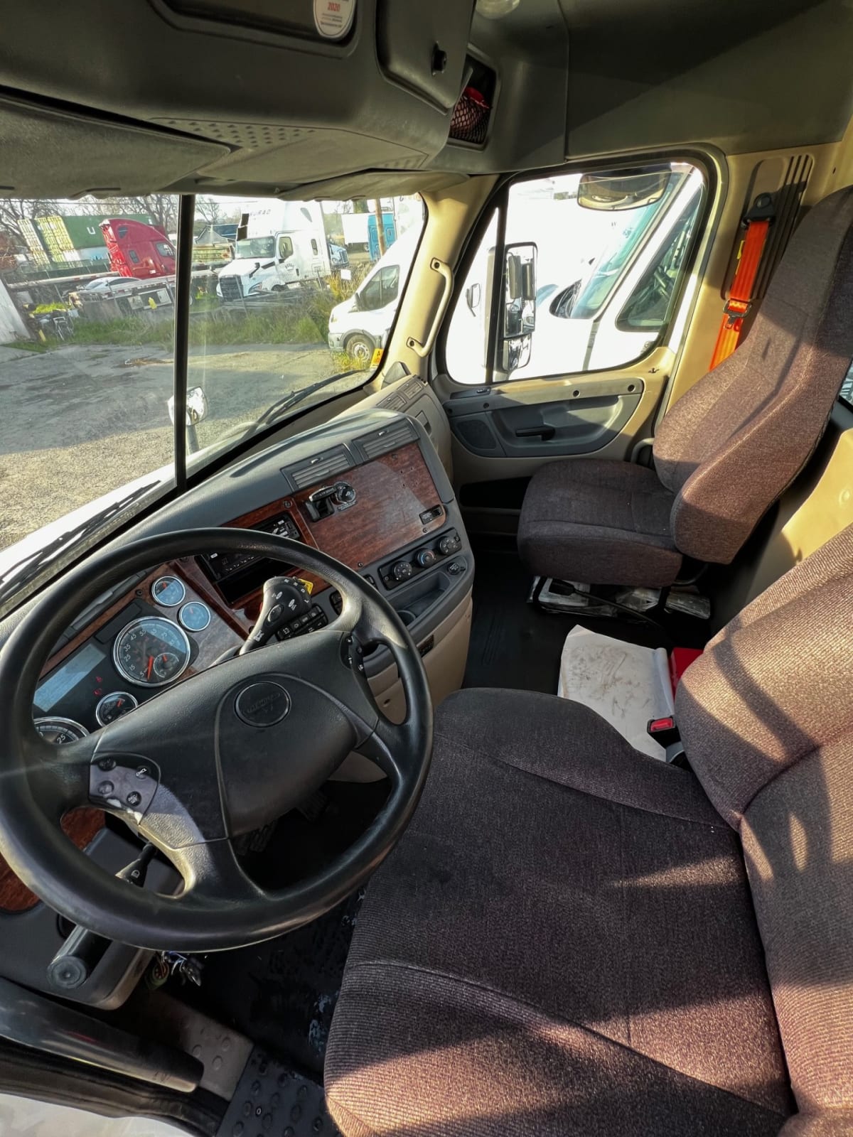 2018 Freightliner - image 7