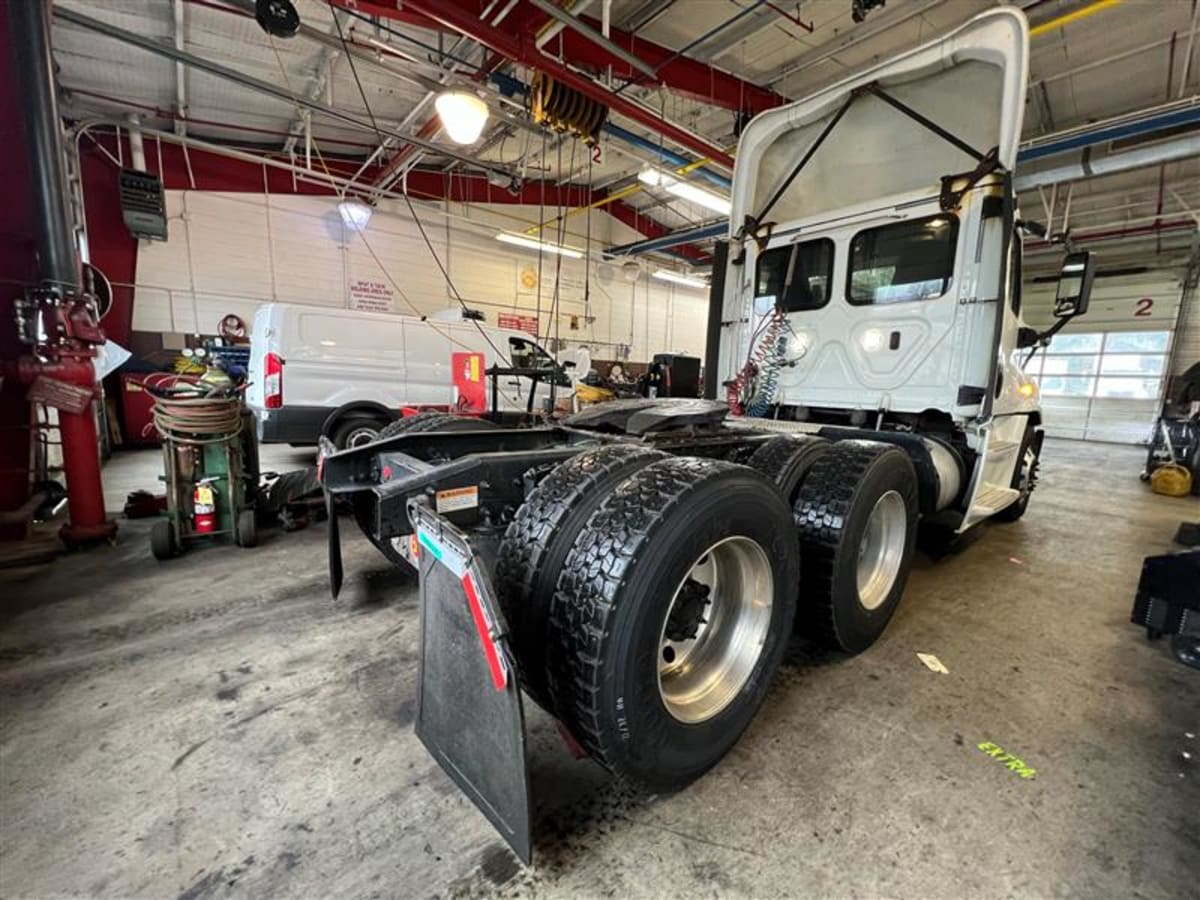 2018 Freightliner/Mercedes CASCADIA 125 765570