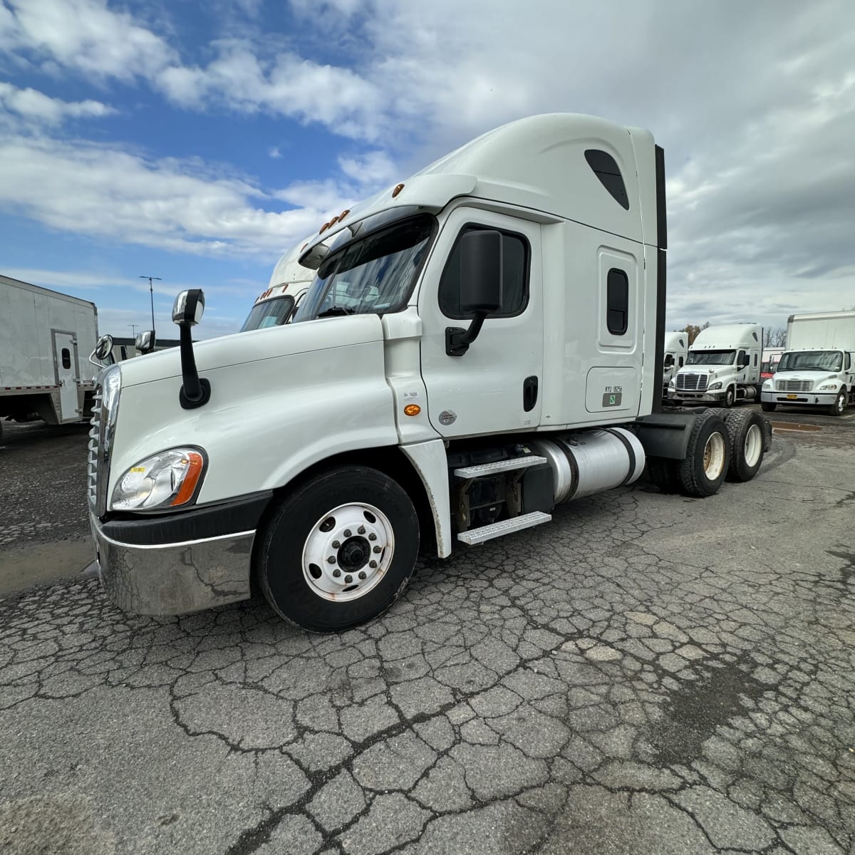 2018 Freightliner/Mercedes CASCADIA 125 765765