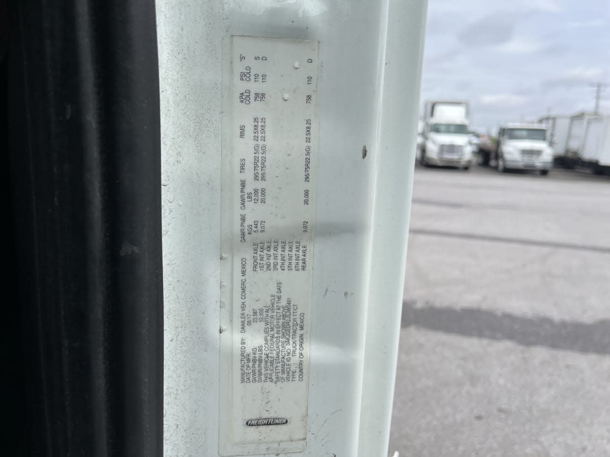 2018 Freightliner - image 9