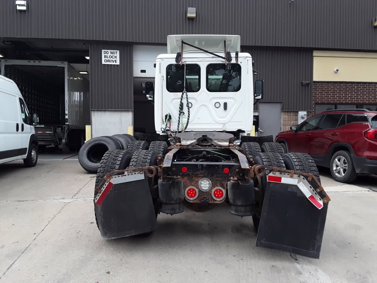 2018 Freightliner Cascadia in Kansas City, MO — photo 5