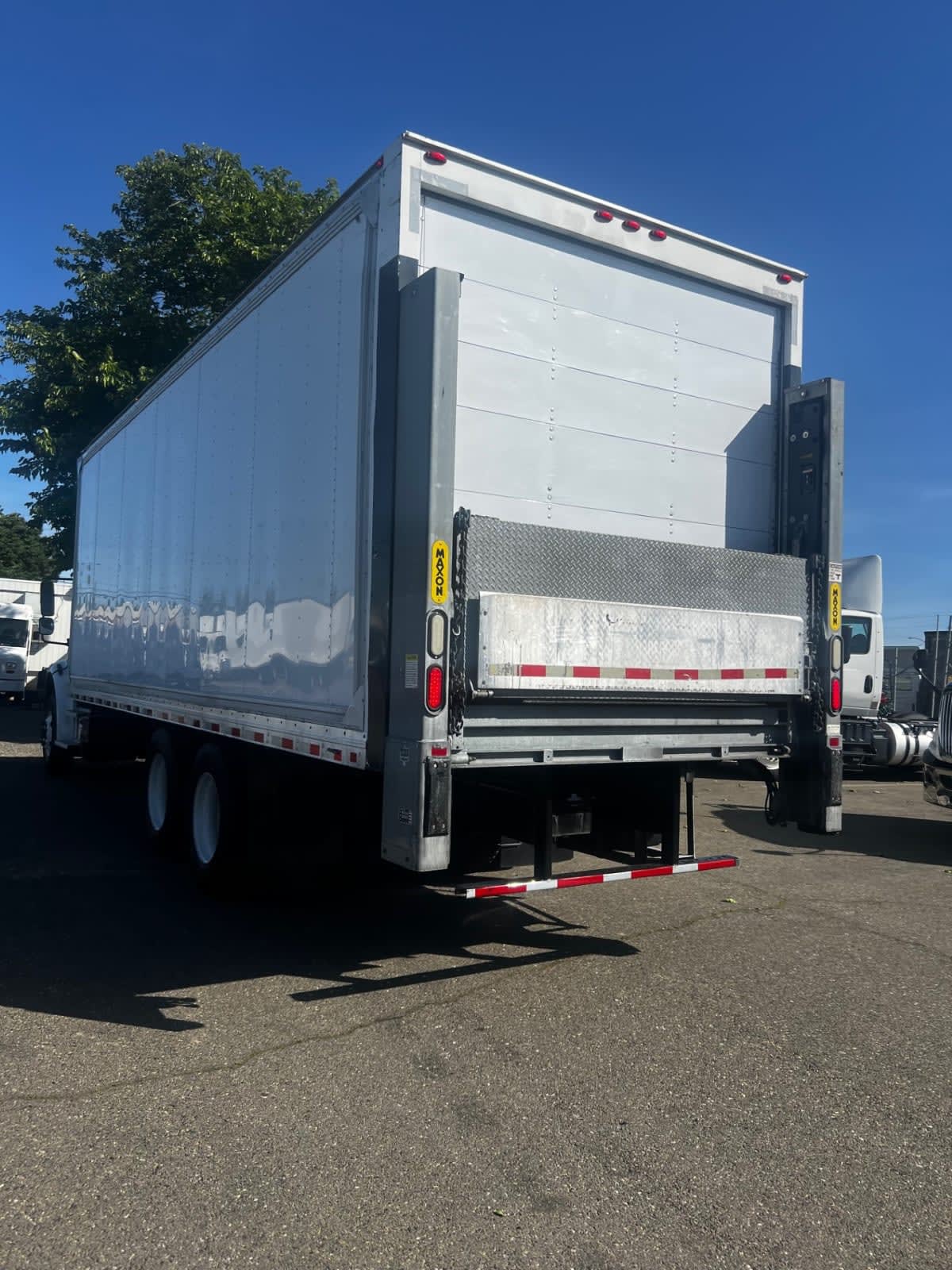 2018 Freightliner/Mercedes M2 106 766896 2018 Freightliner/Mercedes M2 106 766896