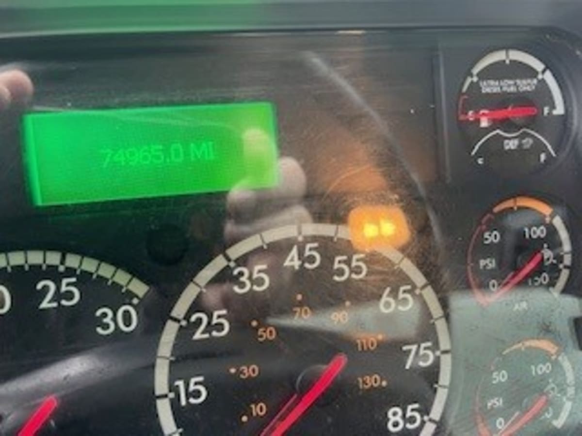 2018 Freightliner M2 106 - image 12