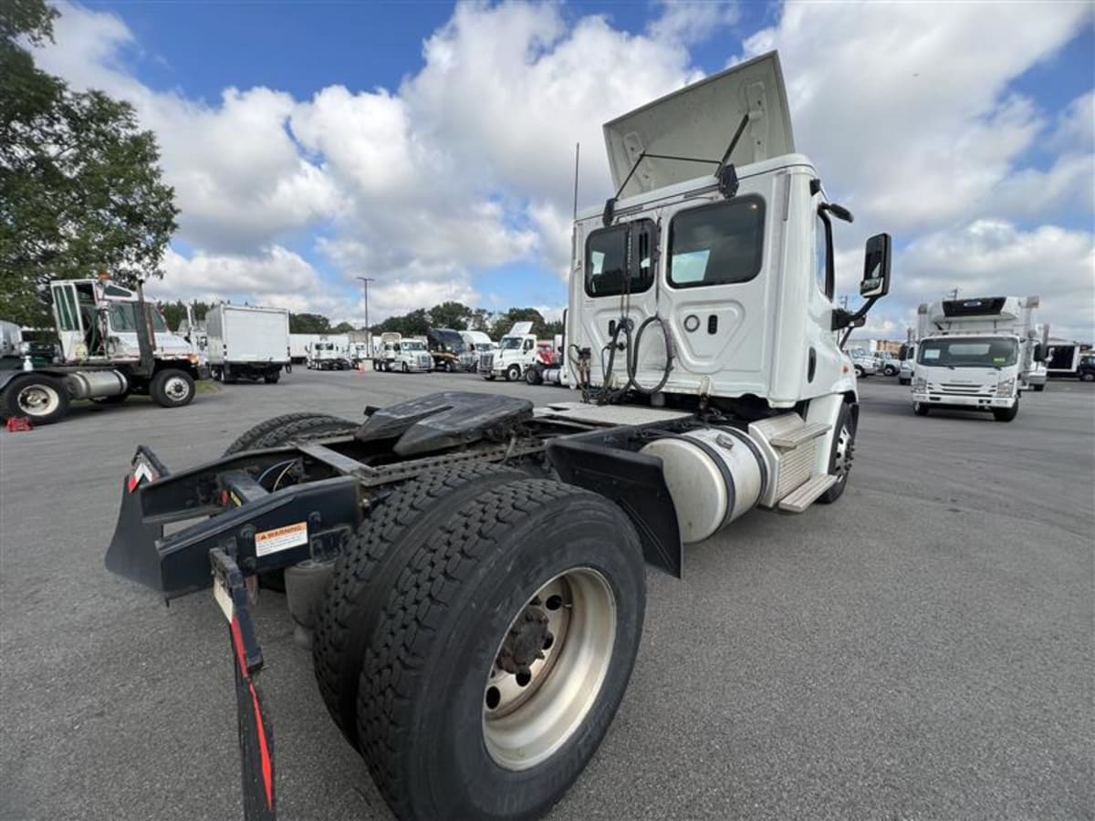 2018 Freightliner - image 4