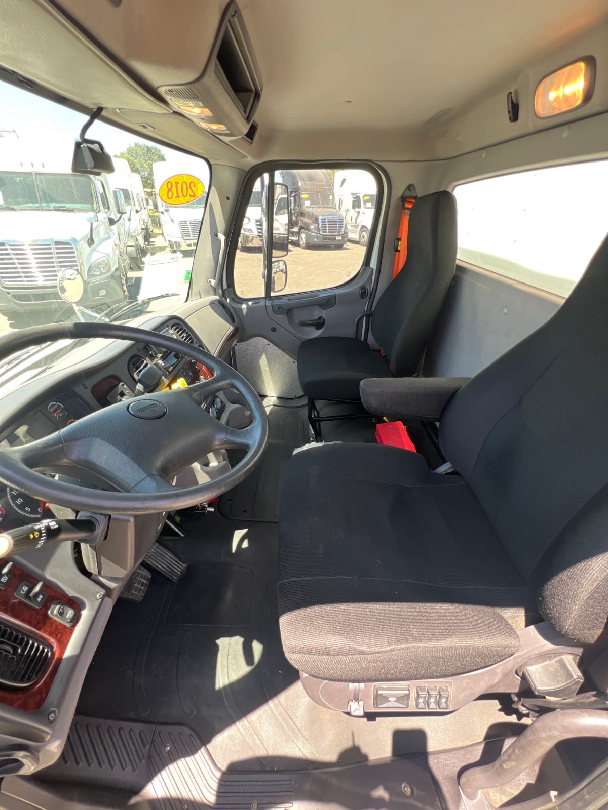 2018 Freightliner/Mercedes M2 106 770400