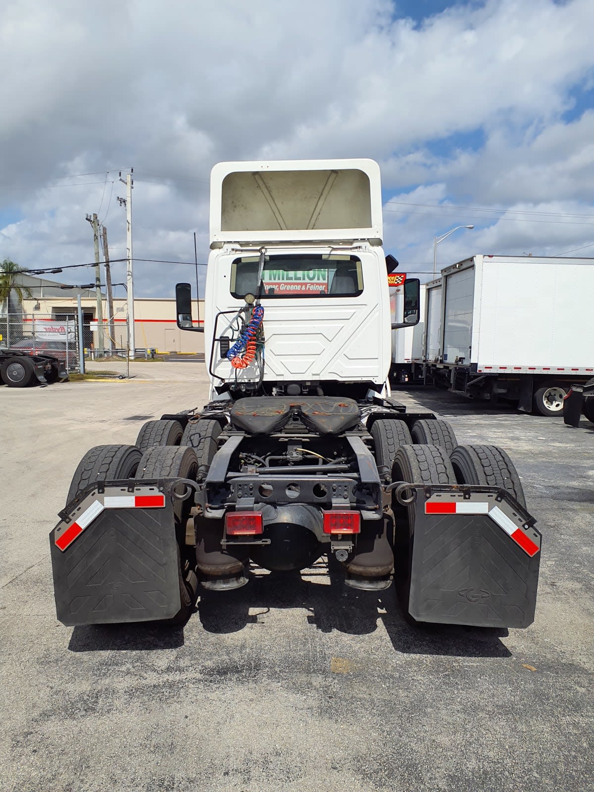 2018 International - image 5