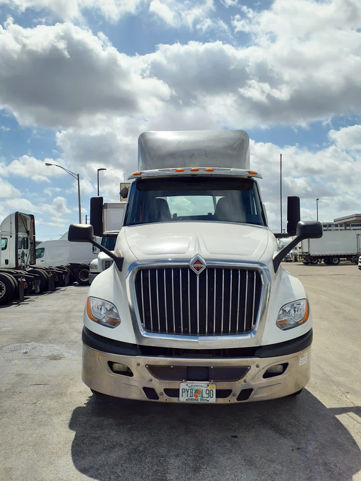 2018 International - image 2