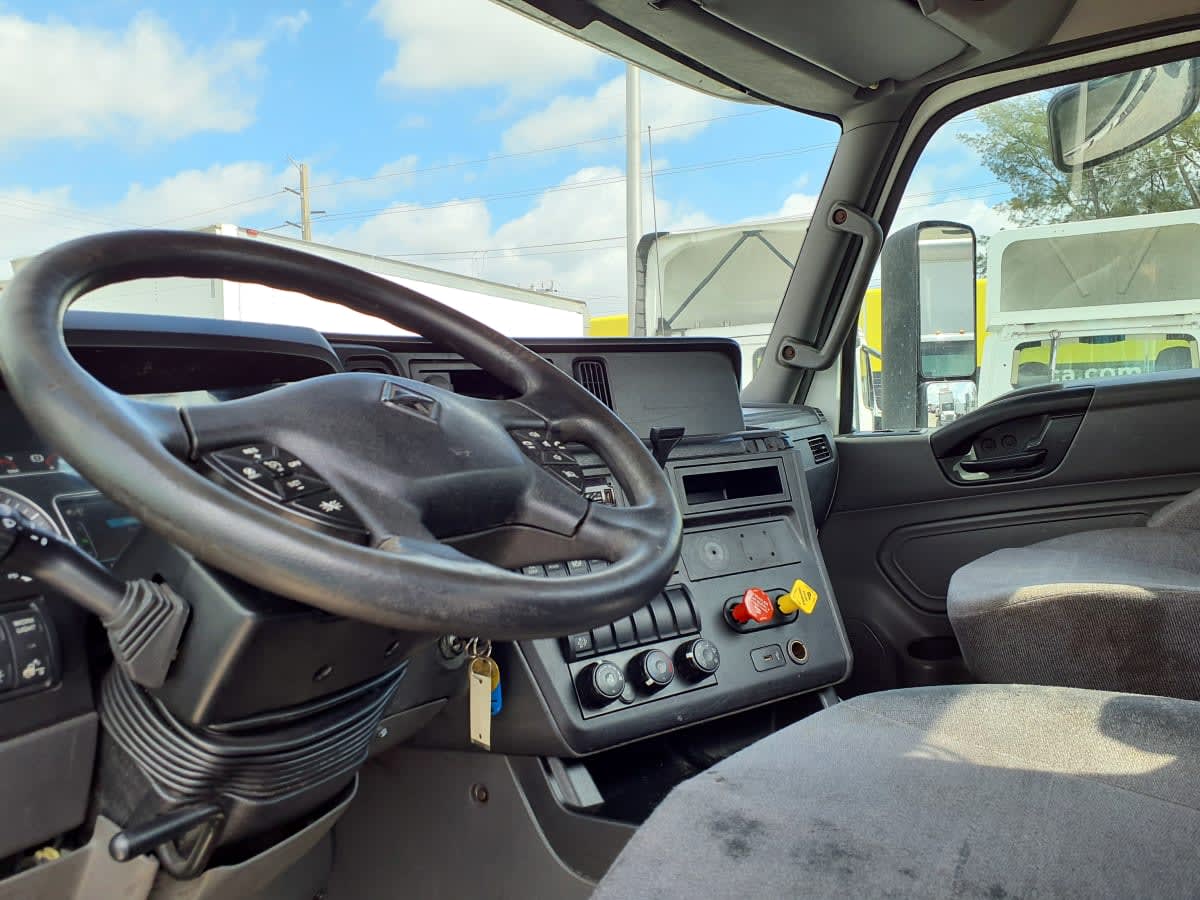 2018 International - image 7