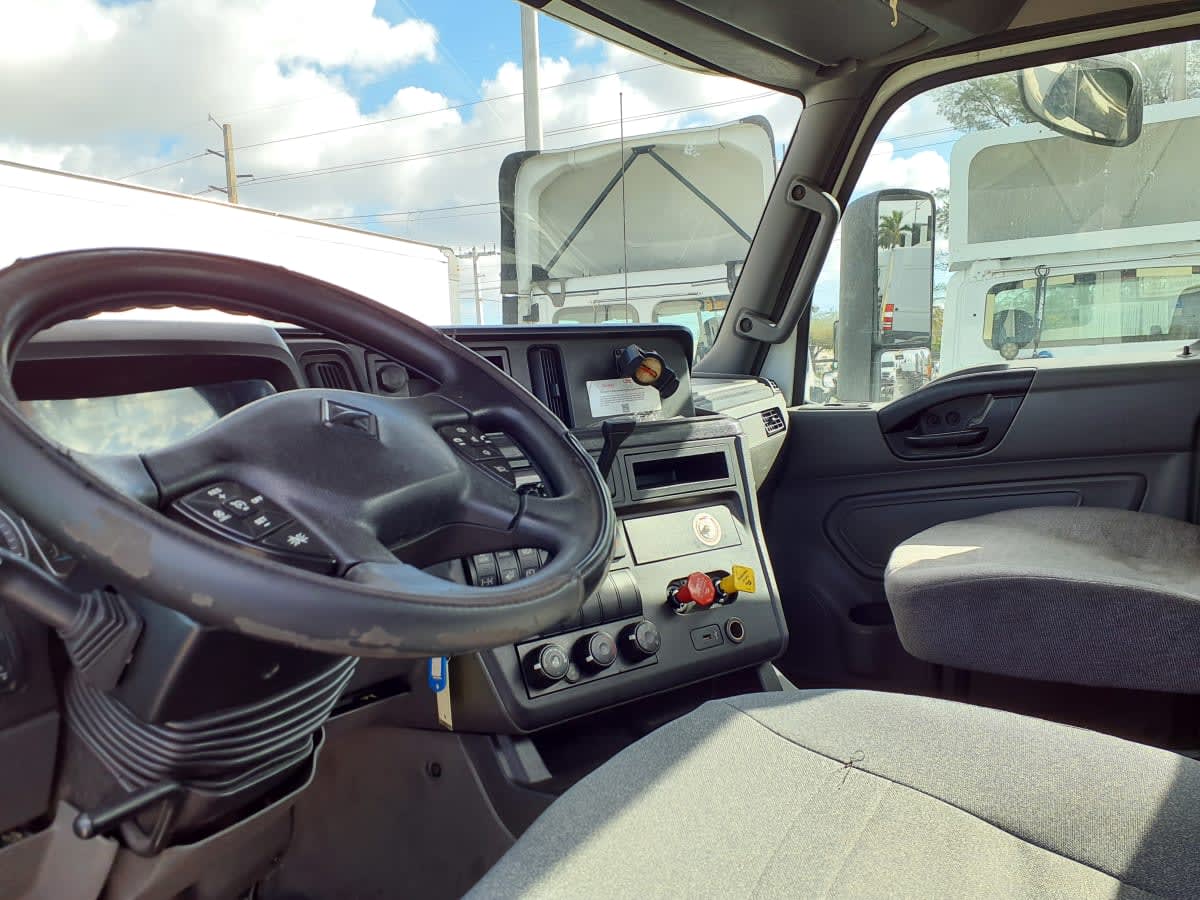 2018 International - image 7