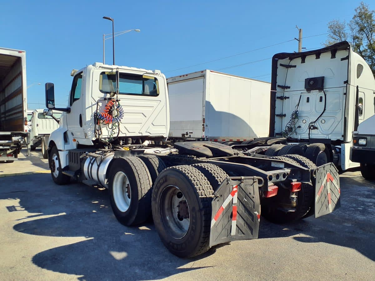 2018 International - image 6