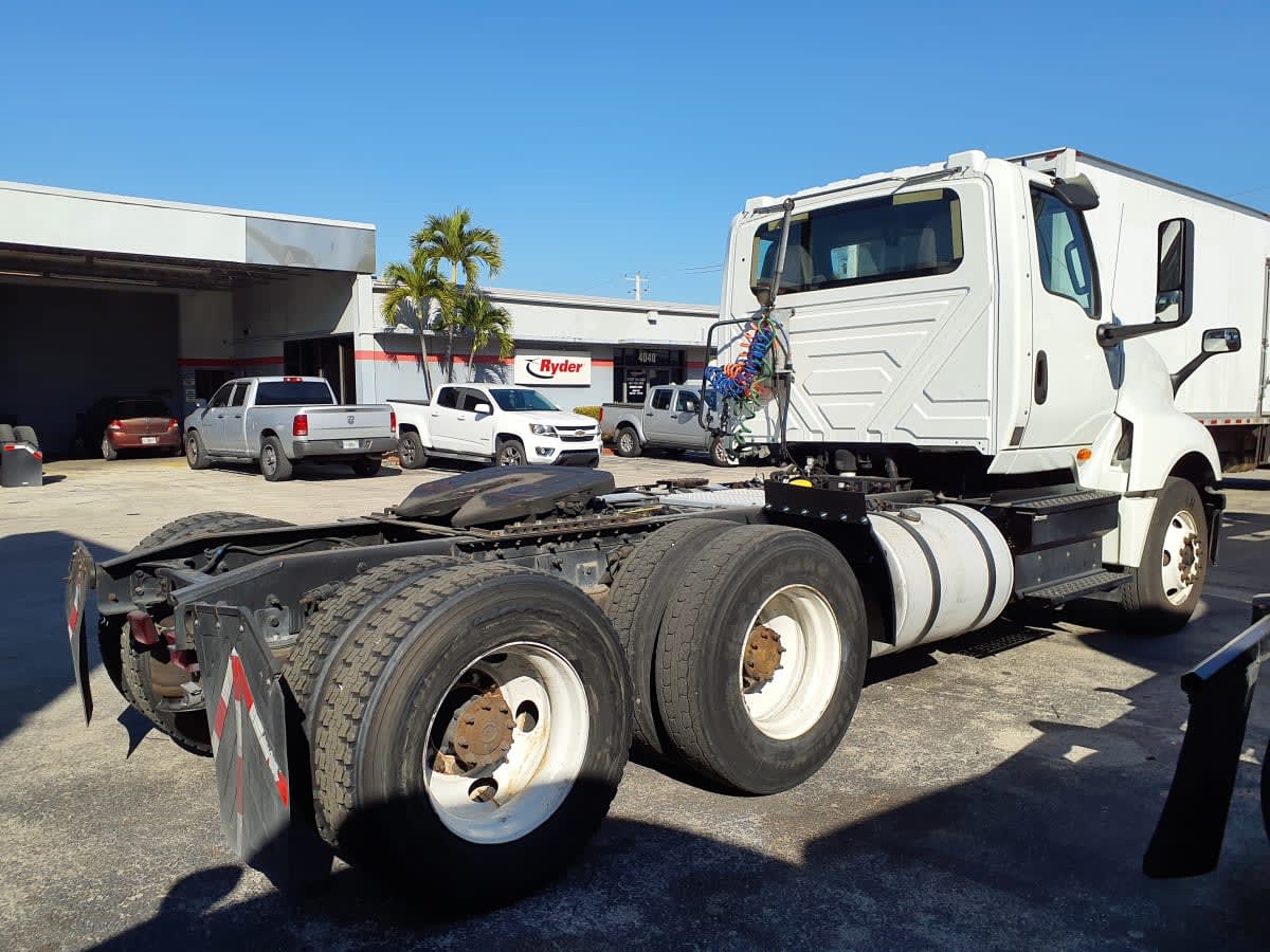 2018 International - image 4