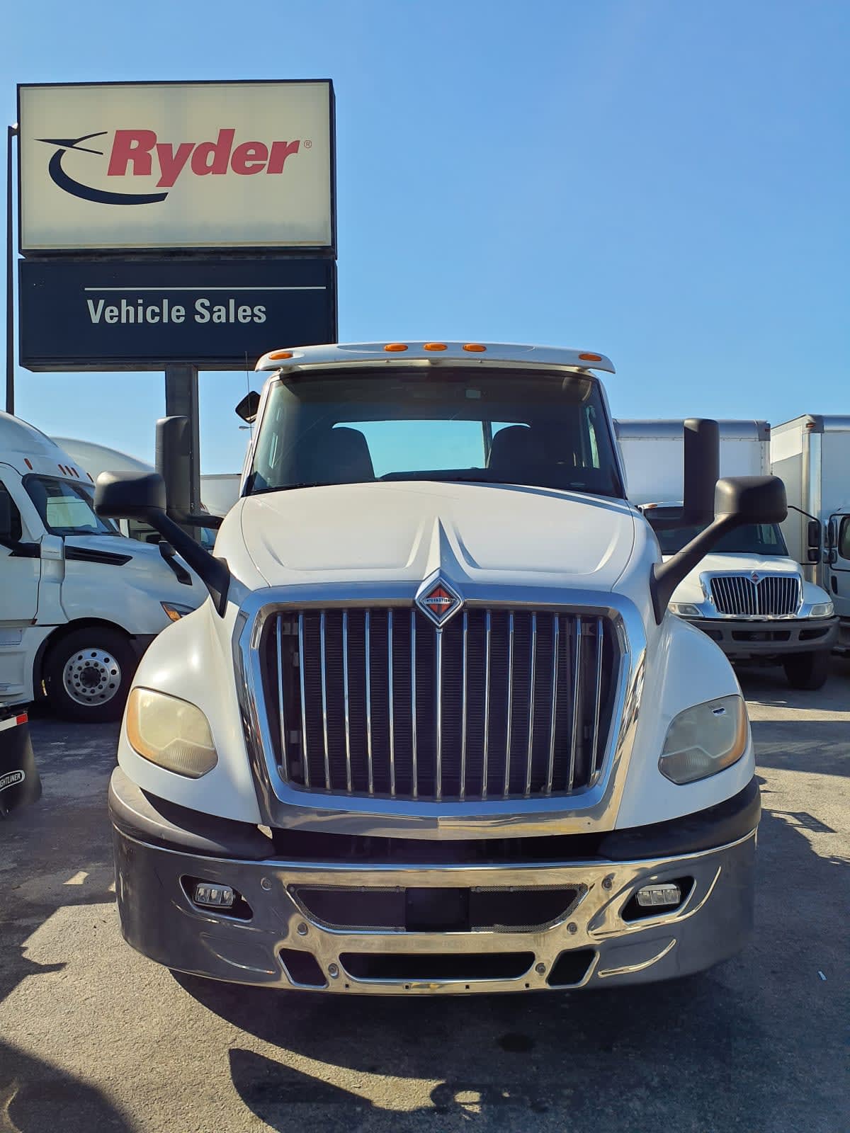 2018 International - image 2