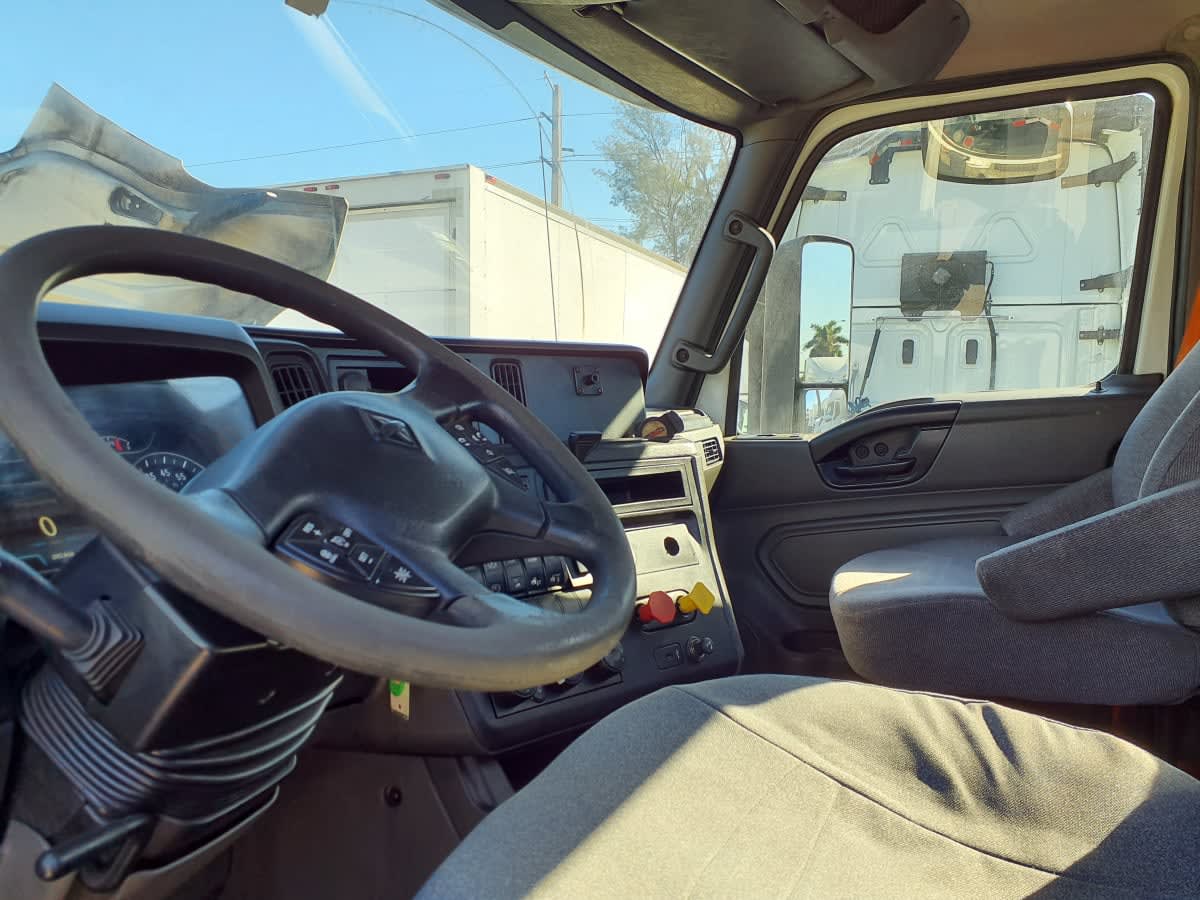 2018 International - image 7