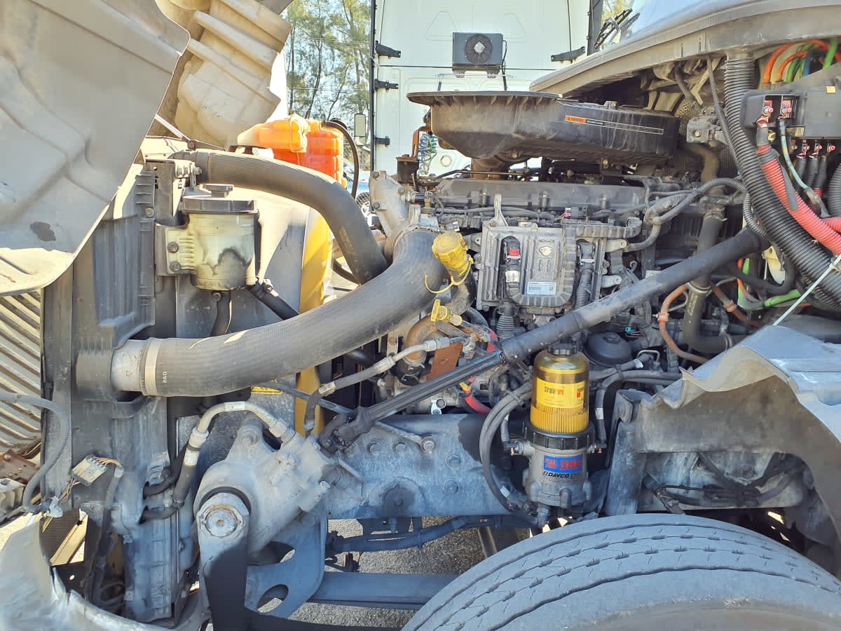 2018 International - image 8