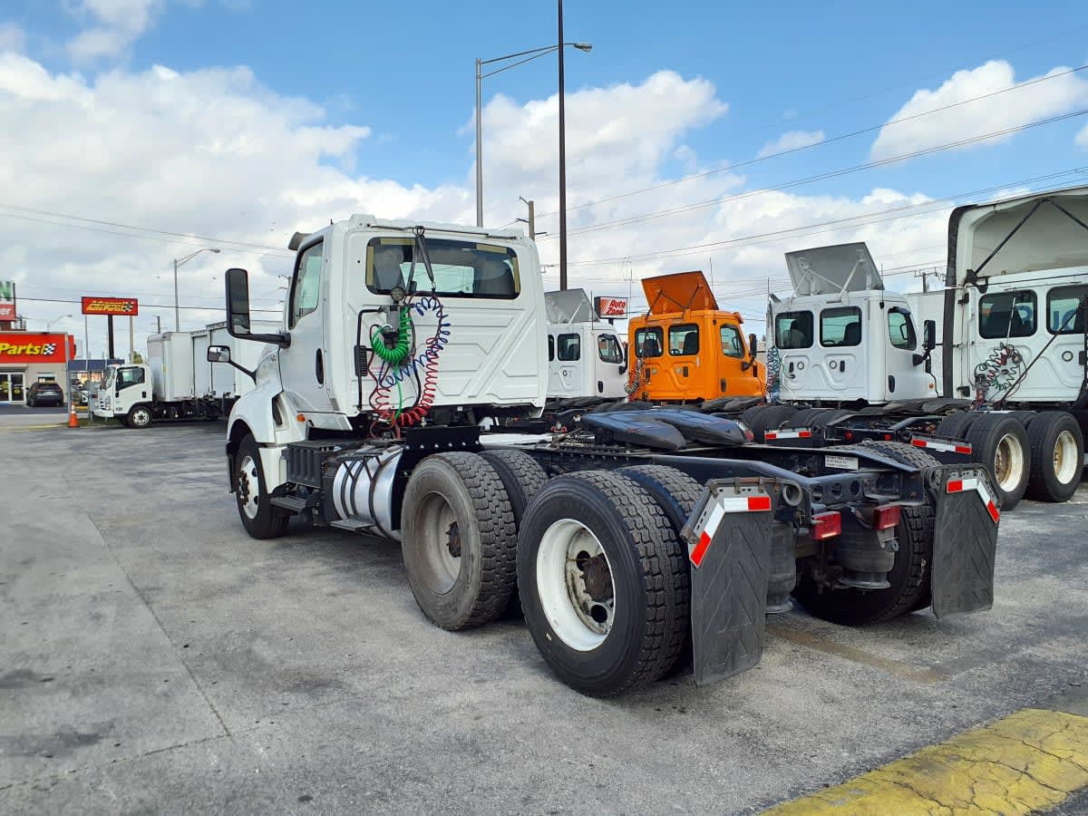 2018 International - image 6