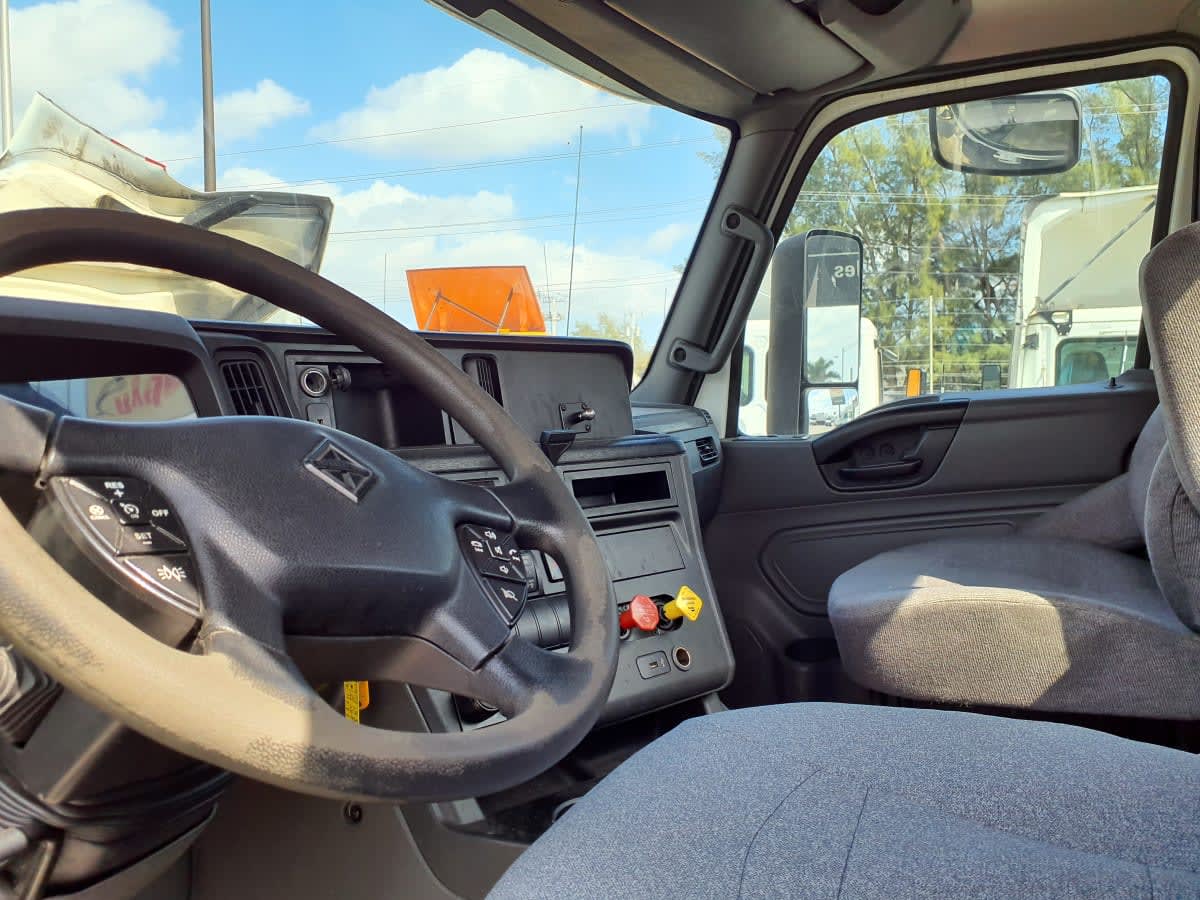 2018 International - image 7