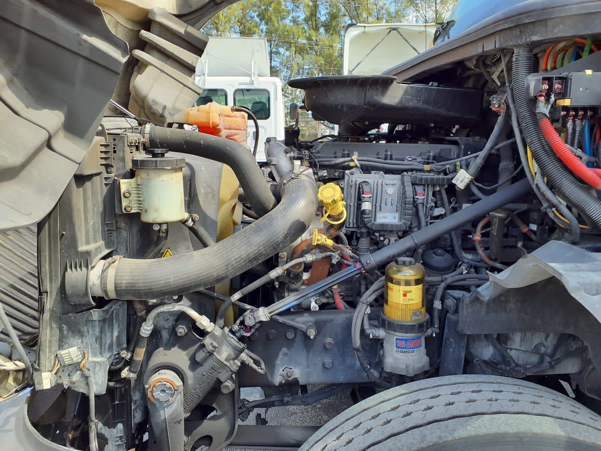 2018 International - image 8