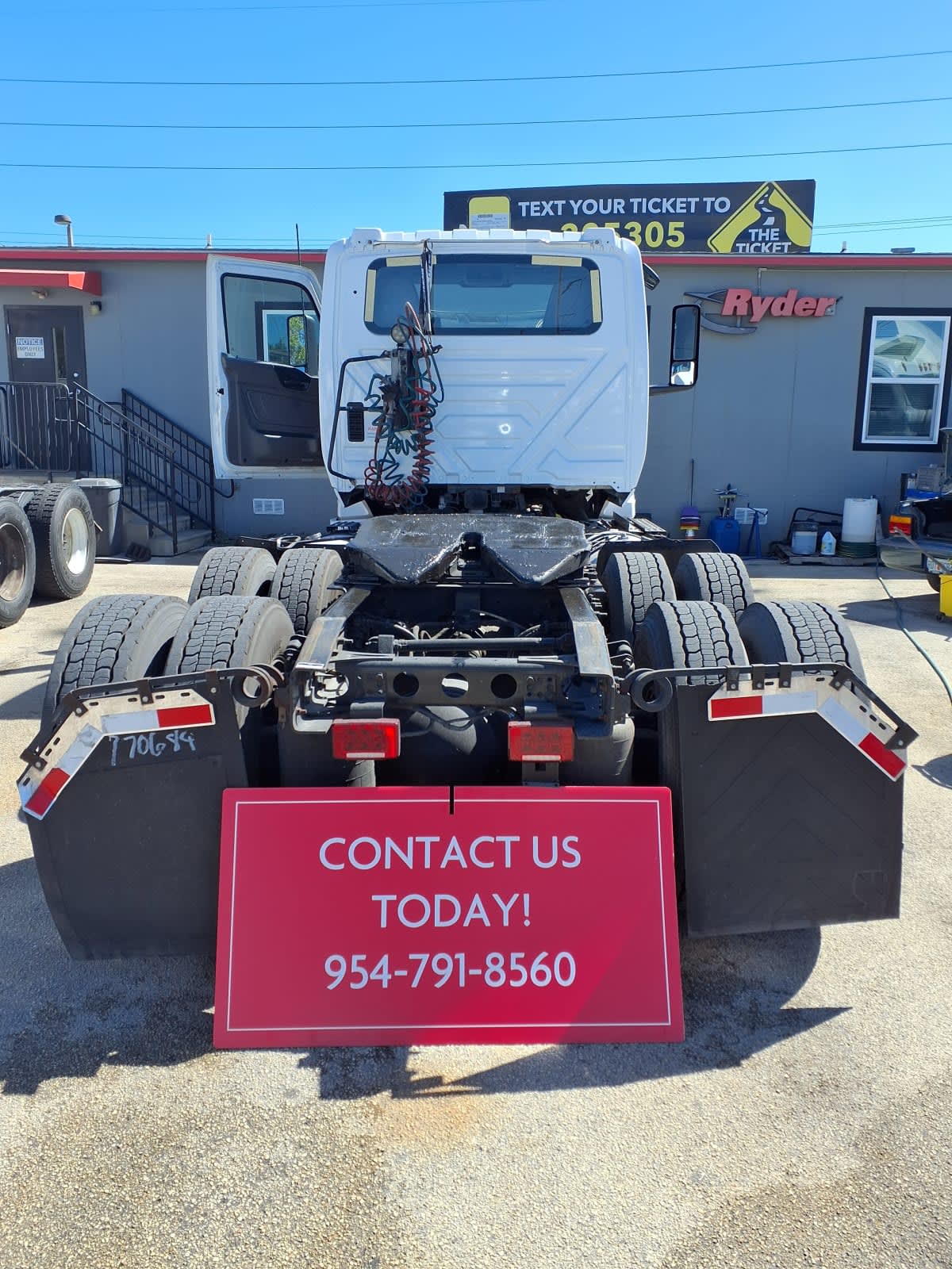 2018 Navistar International LT625 DAYCAB T/A 770684