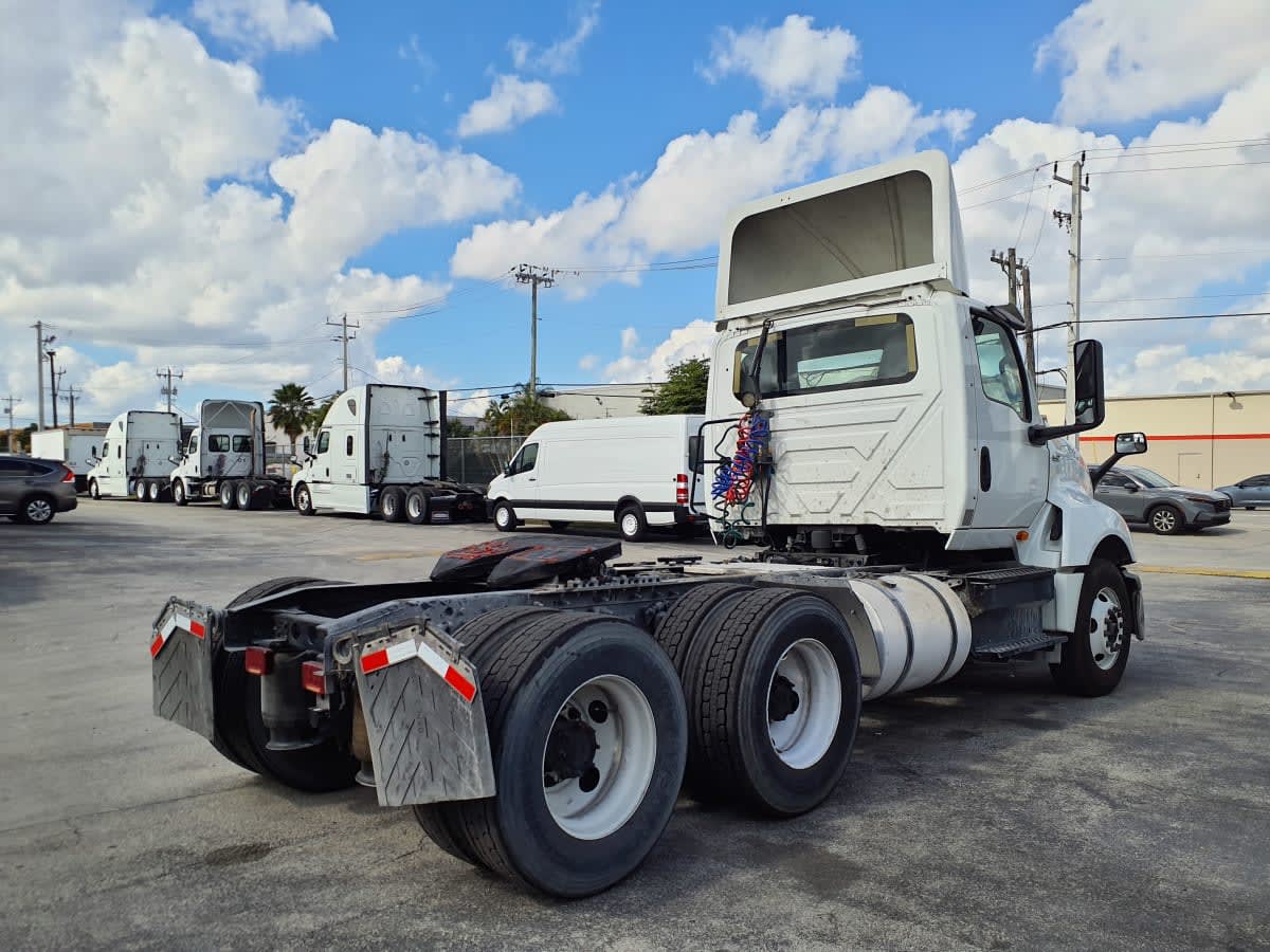 2018 International - image 4