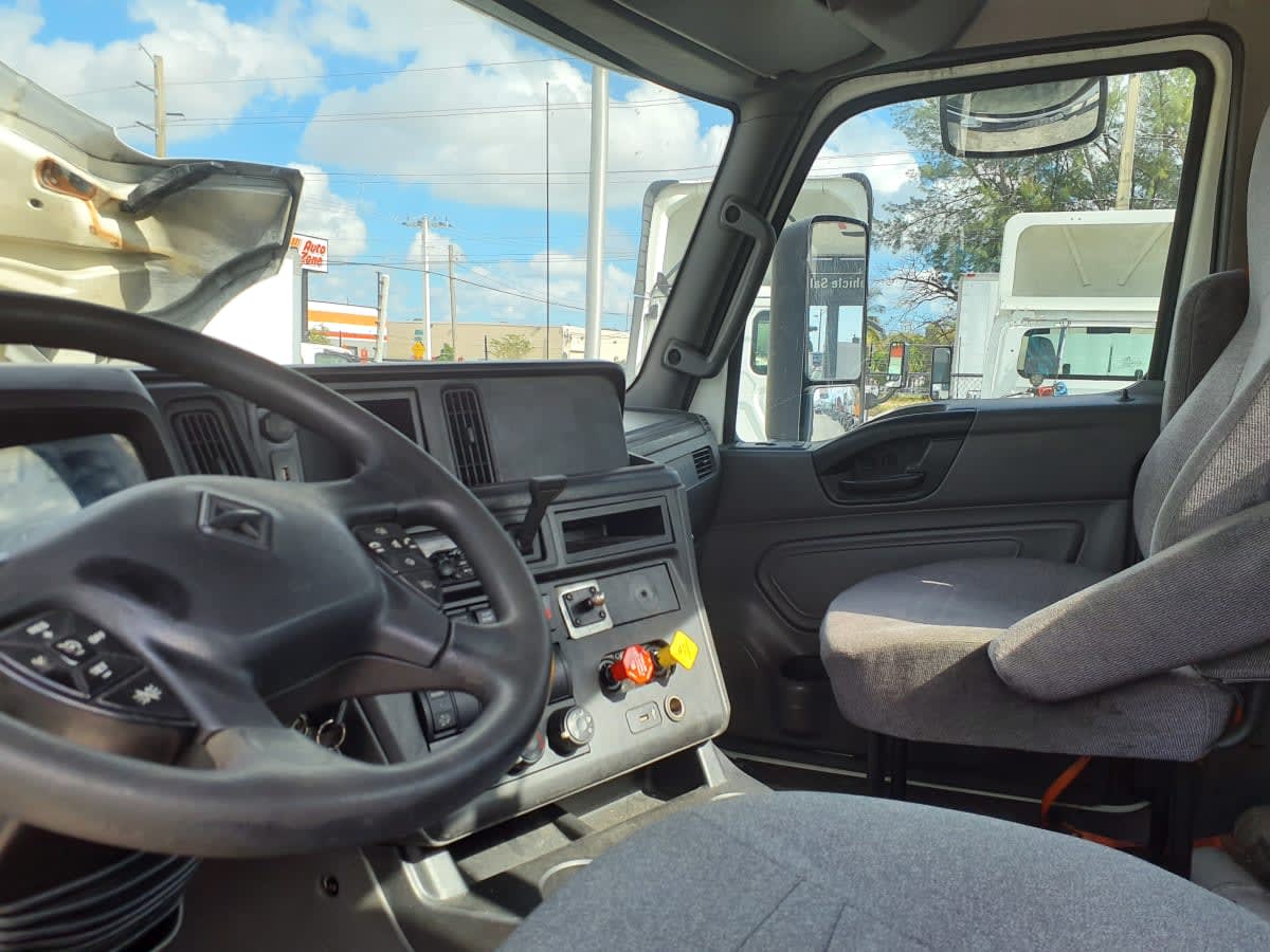 2018 International - image 7