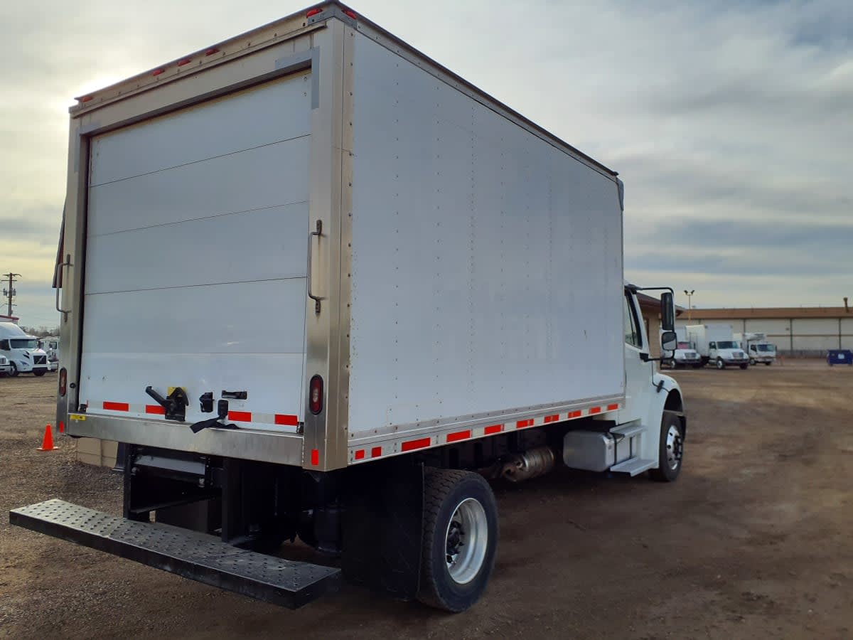 2018 Freightliner M2 106 - image 4
