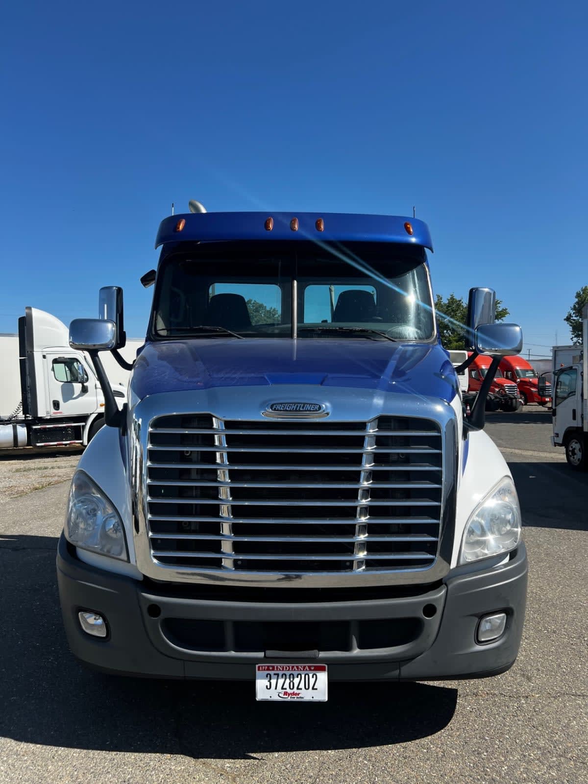 2018 Freightliner Cascadia in West Sacramento, CA — photo 2