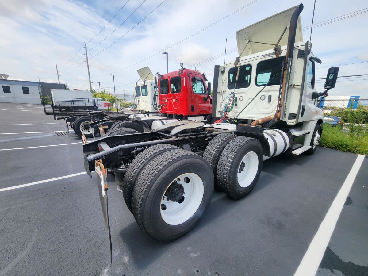 2018 Freightliner Cascadia in Newark, NJ — photo 4
