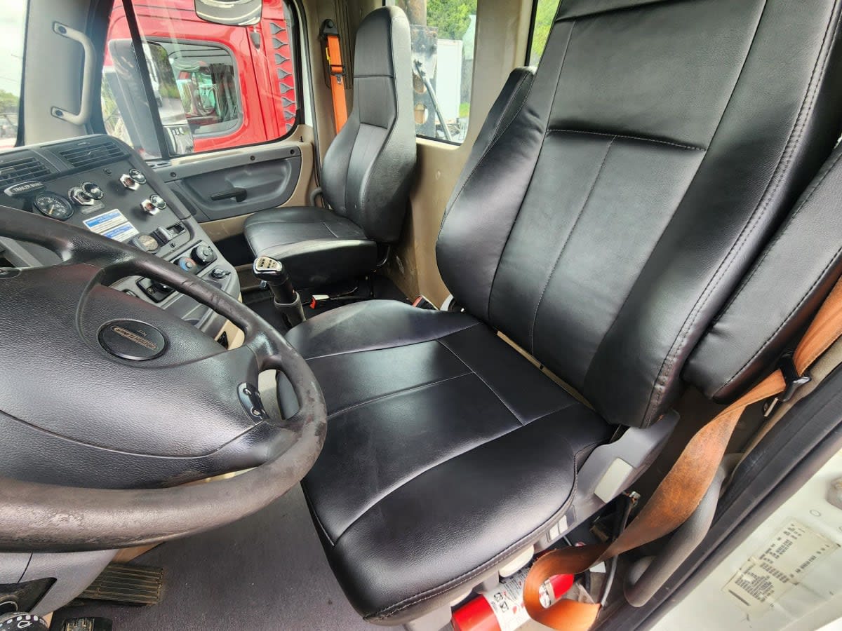 2018 Freightliner Cascadia in Newark, NJ — photo 7