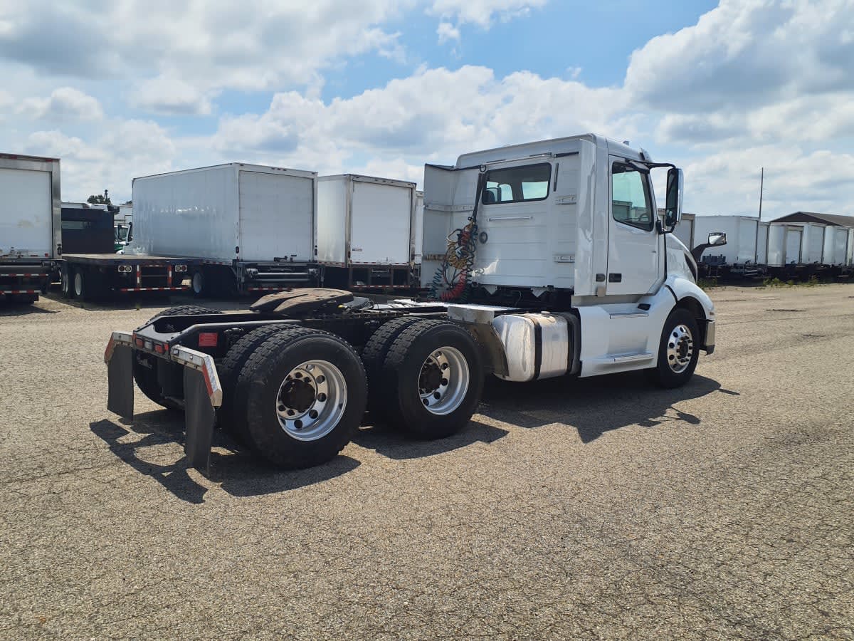 2018 Volvo VNL 860 in Wayland, MI — photo 4