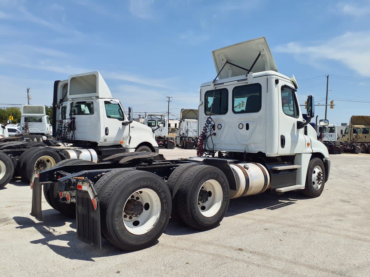 2018 Freightliner - image 4