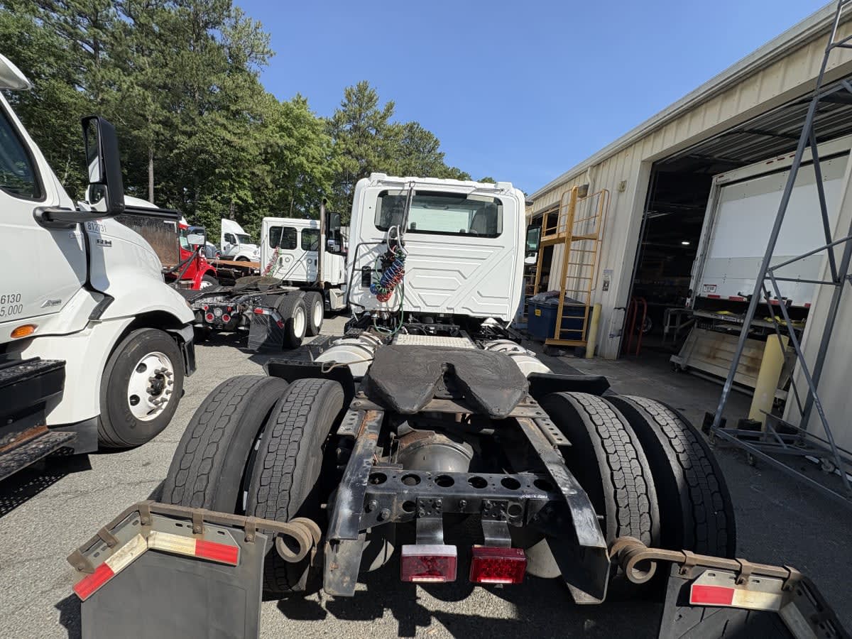 2018 International LT in Ashland, VA — photo 5