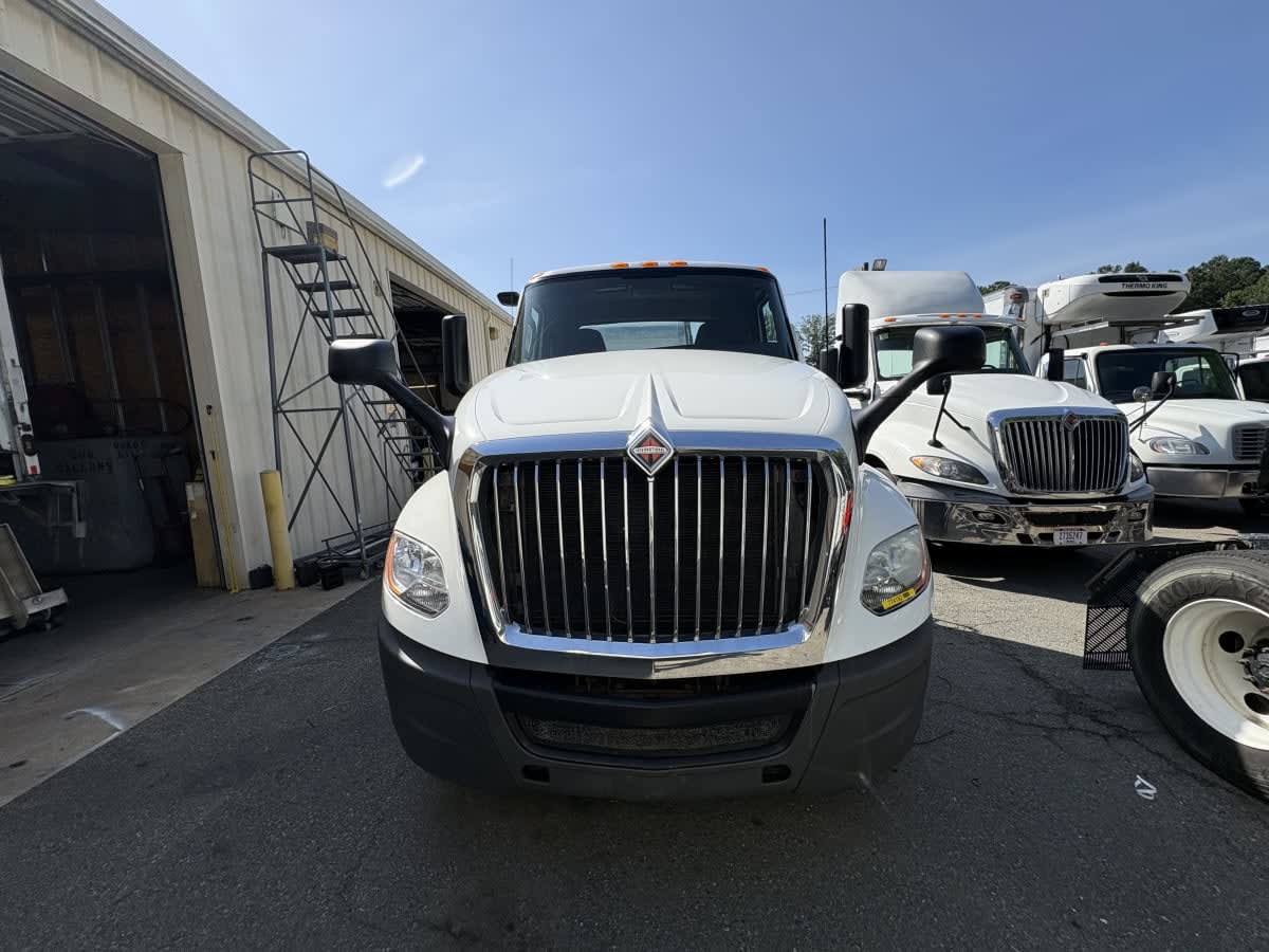 2018 International LT in Ashland, VA — photo 2
