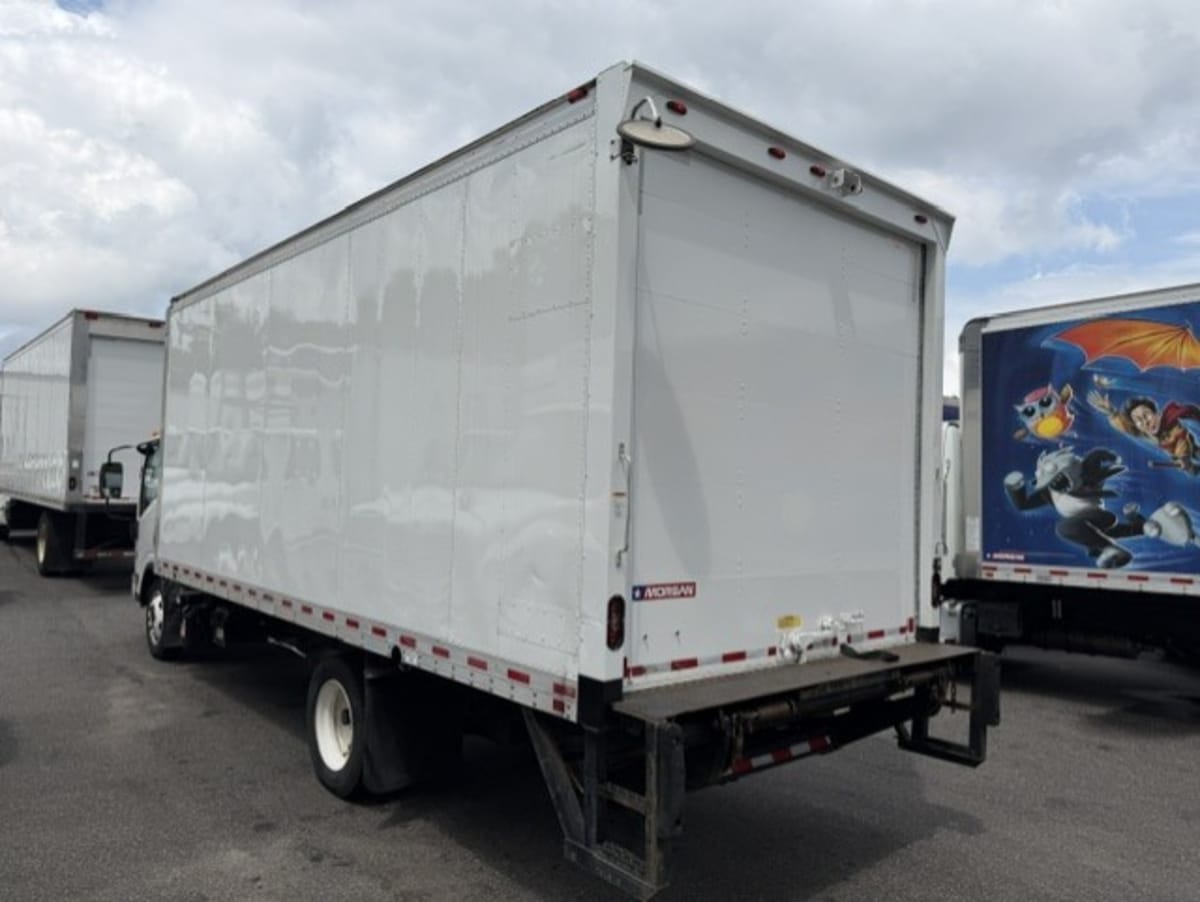 2018 Isuzu NRR in Farmingdale, NY — photo 6