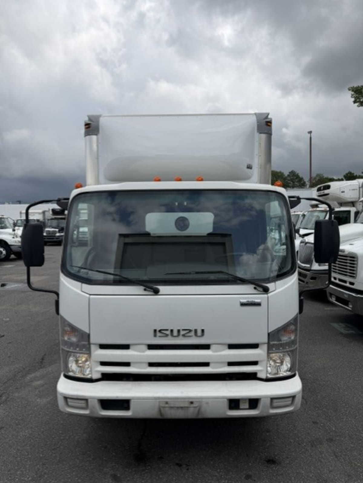 2018 Isuzu NRR in Farmingdale, NY — photo 2